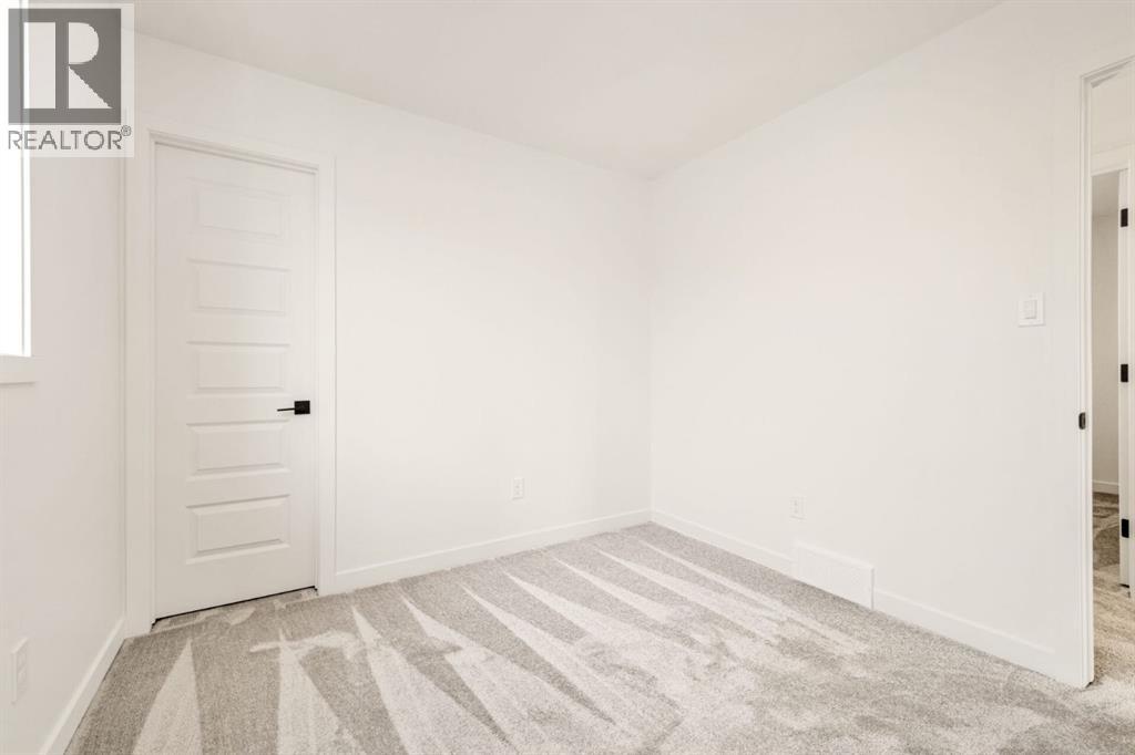 82 Miners Road W - 18