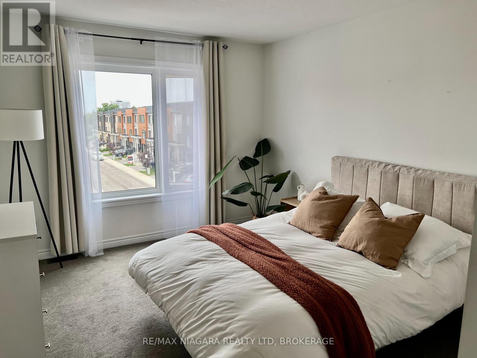 #48 96 DRYDEN LANE - Image 32