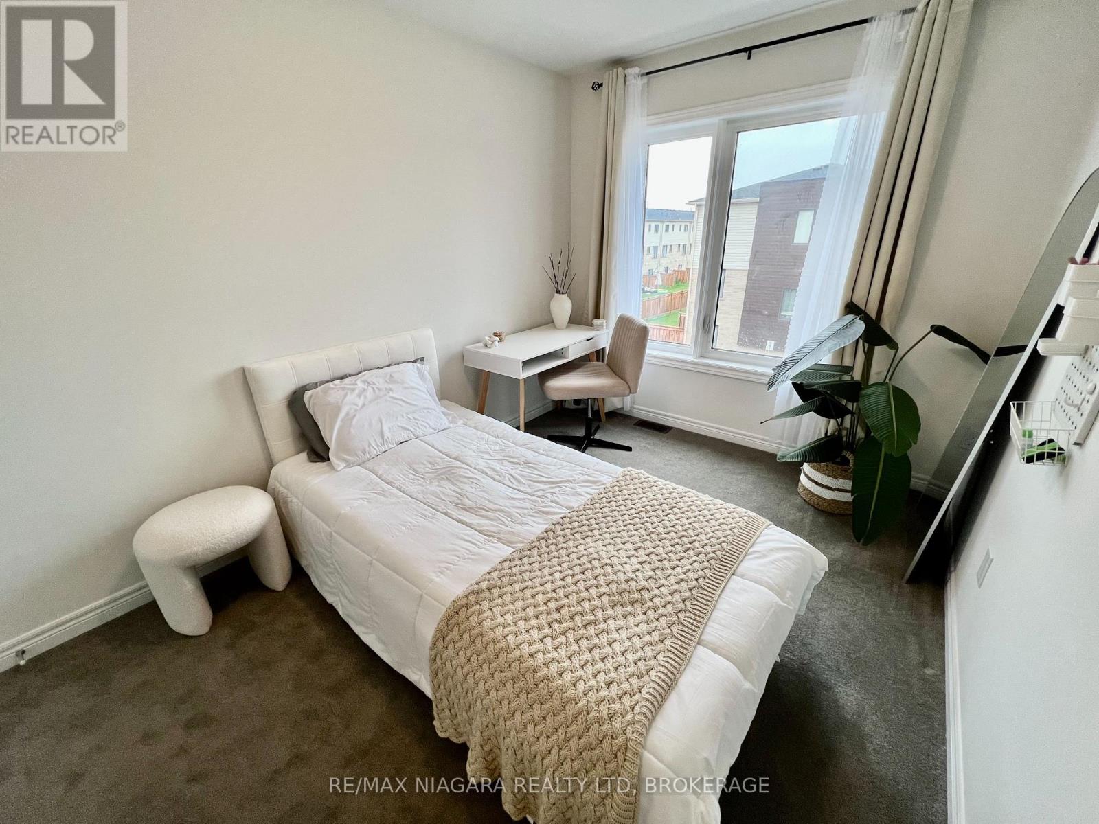 #48 96 DRYDEN LANE - 44