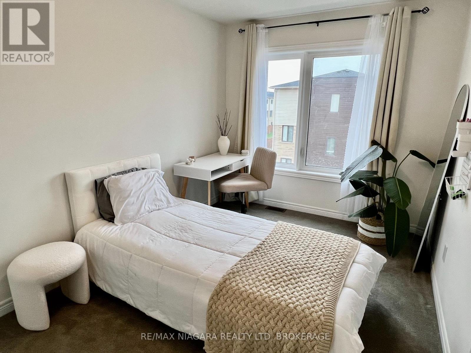 #48 96 DRYDEN LANE - 43
