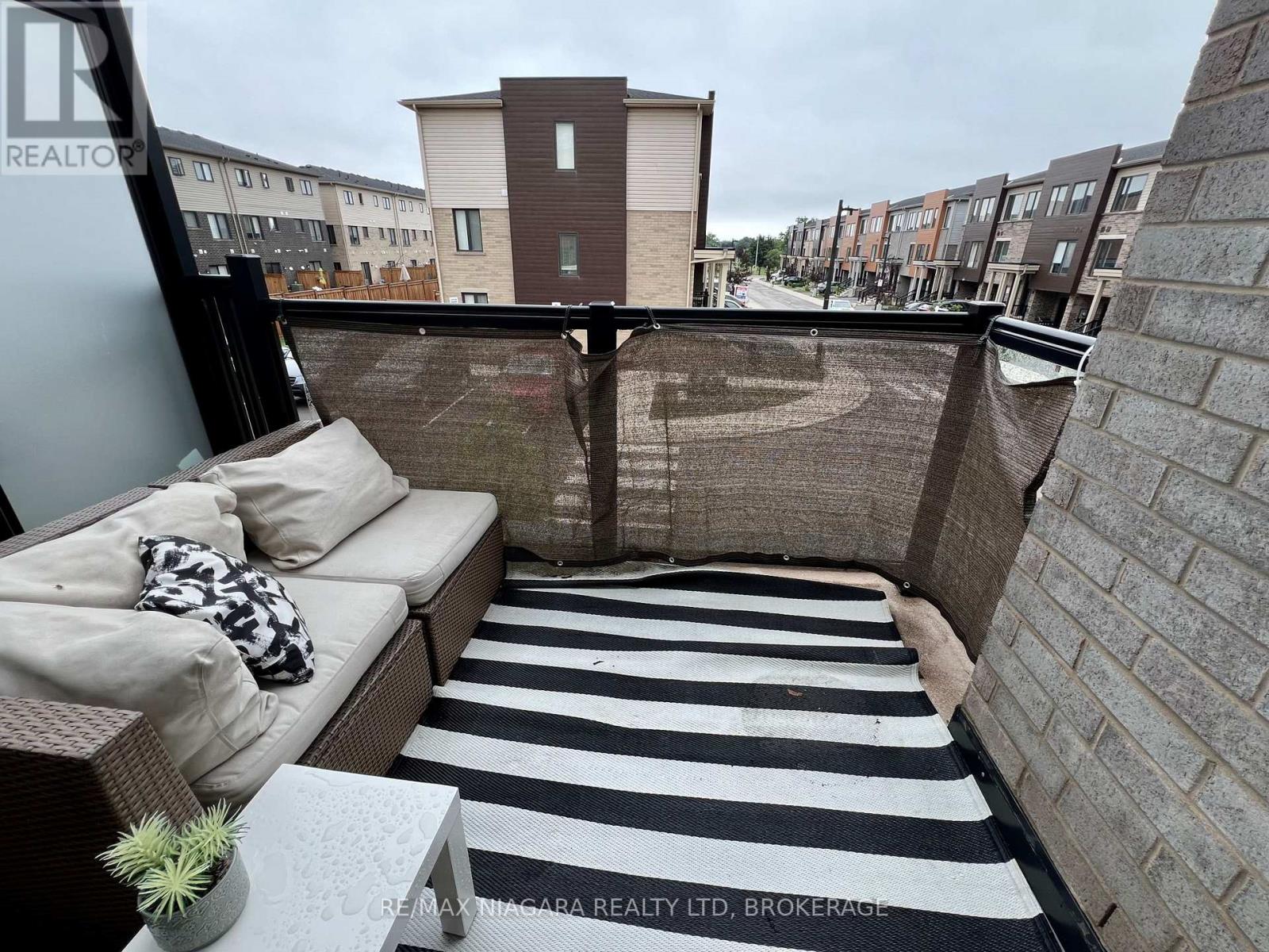 #48 96 DRYDEN LANE - 9