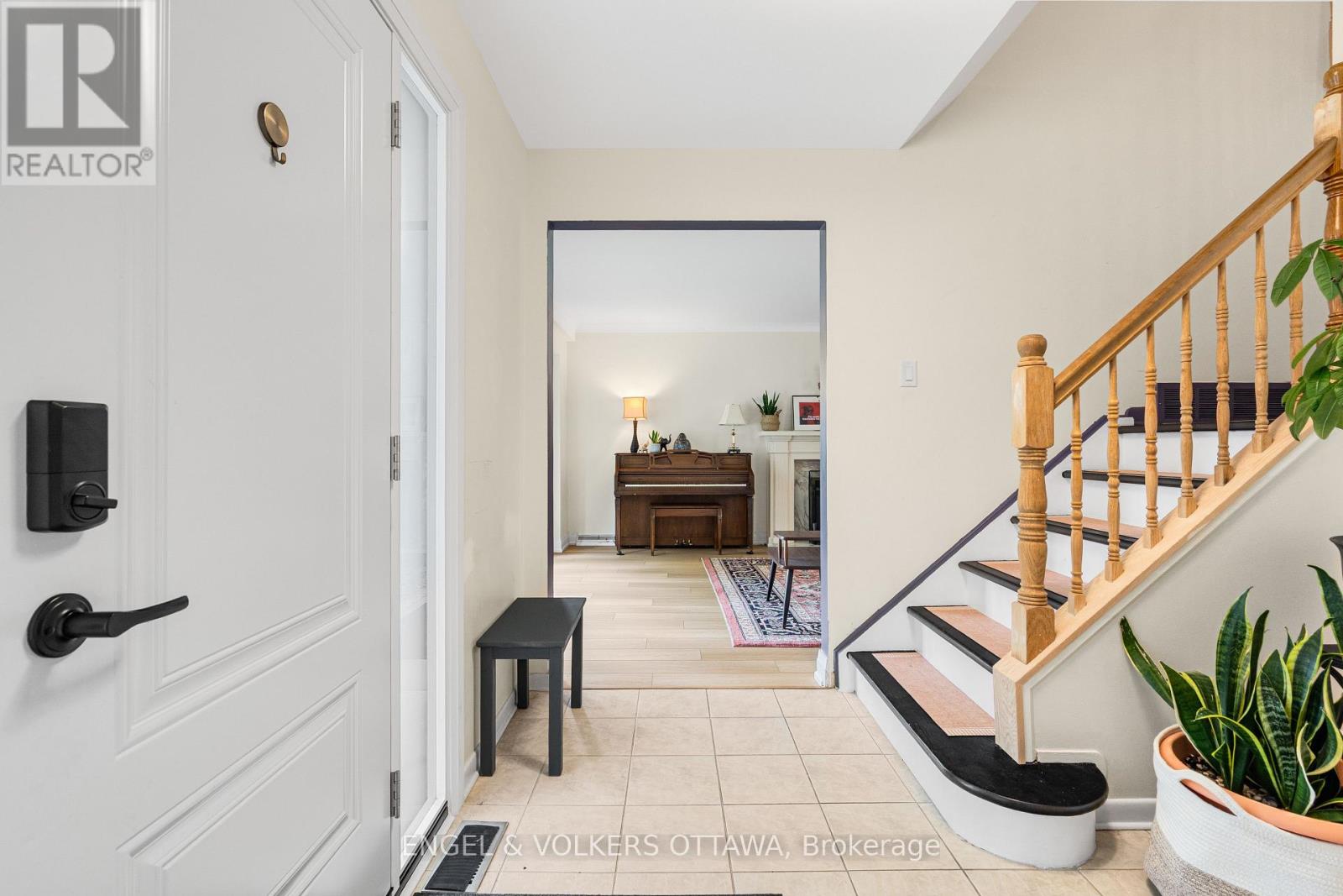 4 Bed, 3 Bath House for Sale in Ottawa – 2343 WHITEHAVEN CRESCENT, Ottawa – MLS# X13633052 - Image 6