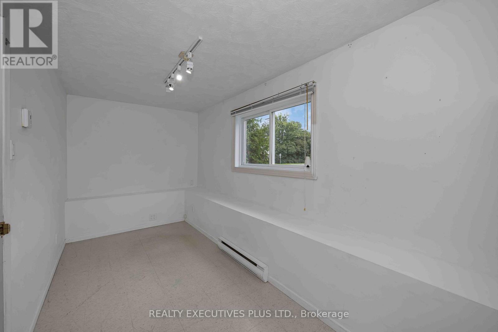 366 CHARRON STREET - Image 22