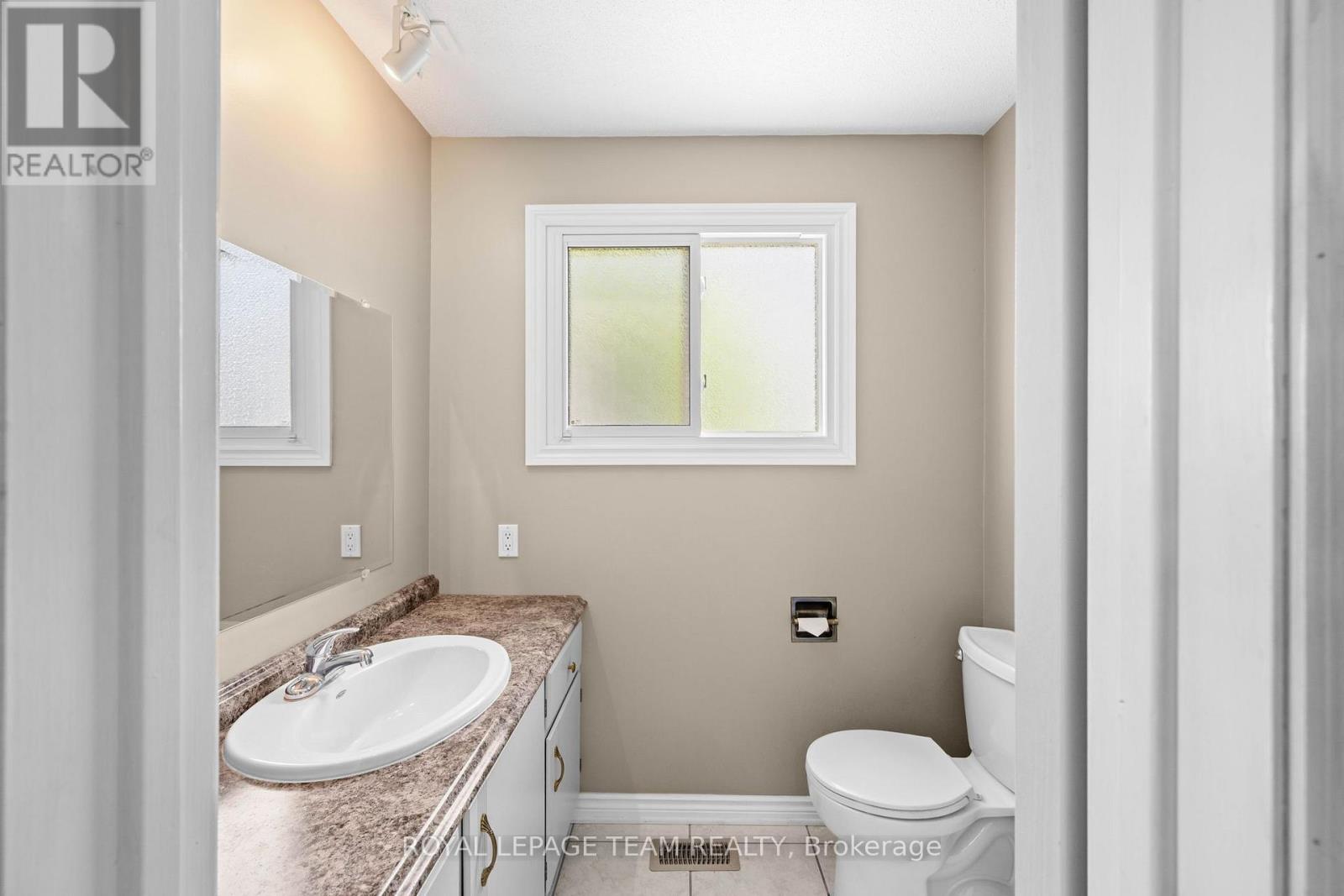 4 Bed, 4 Bath House for Sale in Ottawa – 22 MARKHAM AVENUE, Ottawa – MLS# X13633064 - Image 17