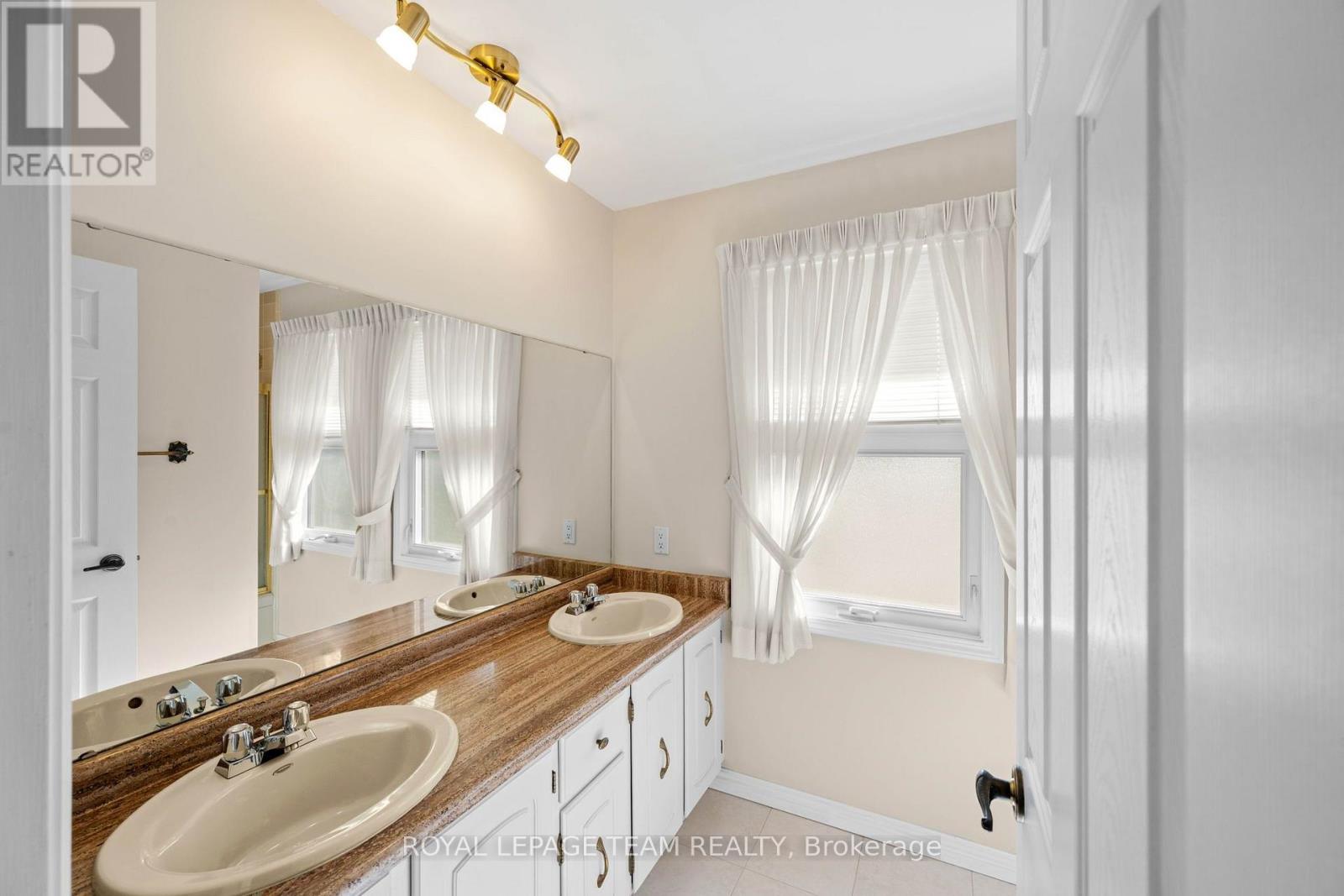 4 Bed, 4 Bath House for Sale in Ottawa – 22 MARKHAM AVENUE, Ottawa – MLS# X13633064 - Image 25