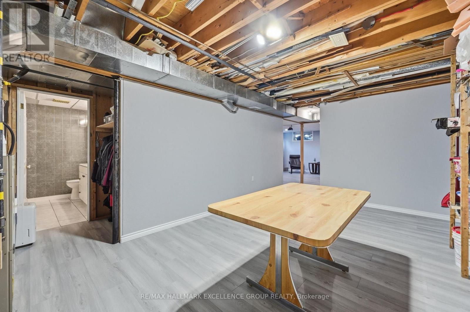 2570 WOODS STREET - Image 35