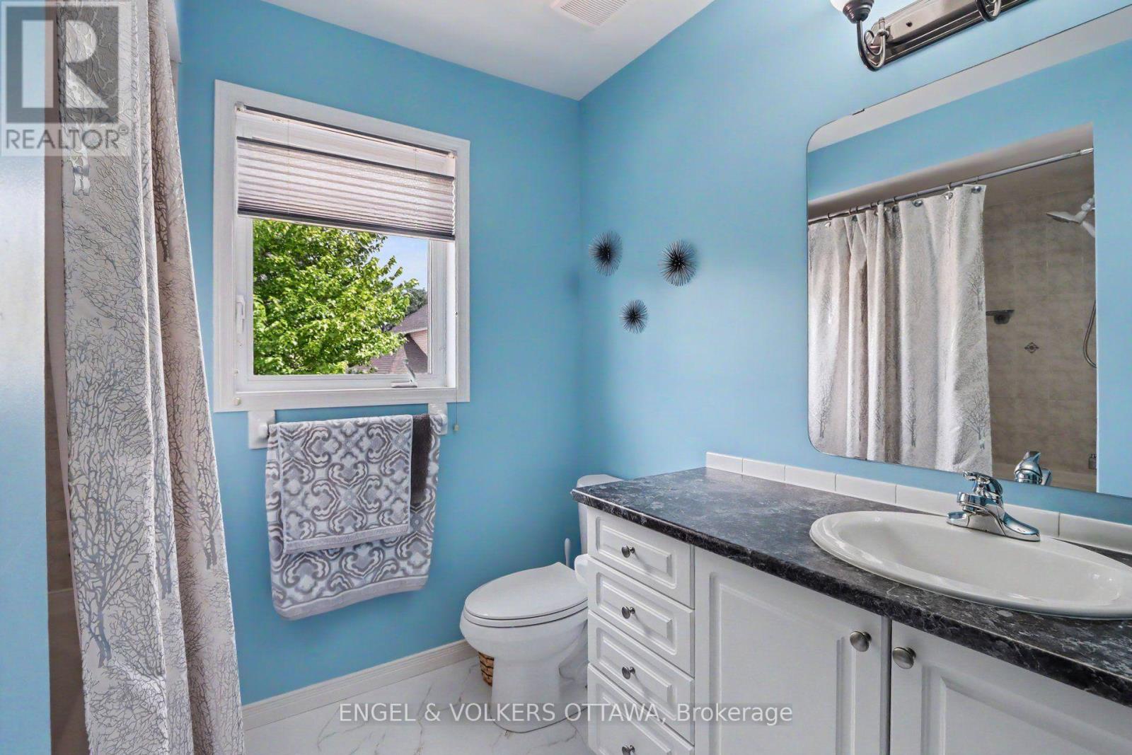 3 Bed, 3 Bath House for Sale in Ottawa – 55 HATHAWAY DRIVE, Ottawa – MLS# X13633156 - Image 13