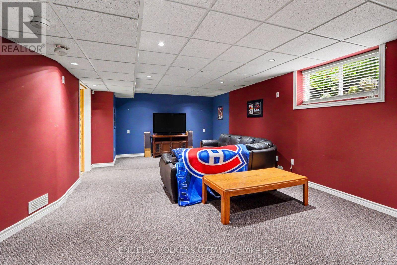 55 HATHAWAY DRIVE - 19