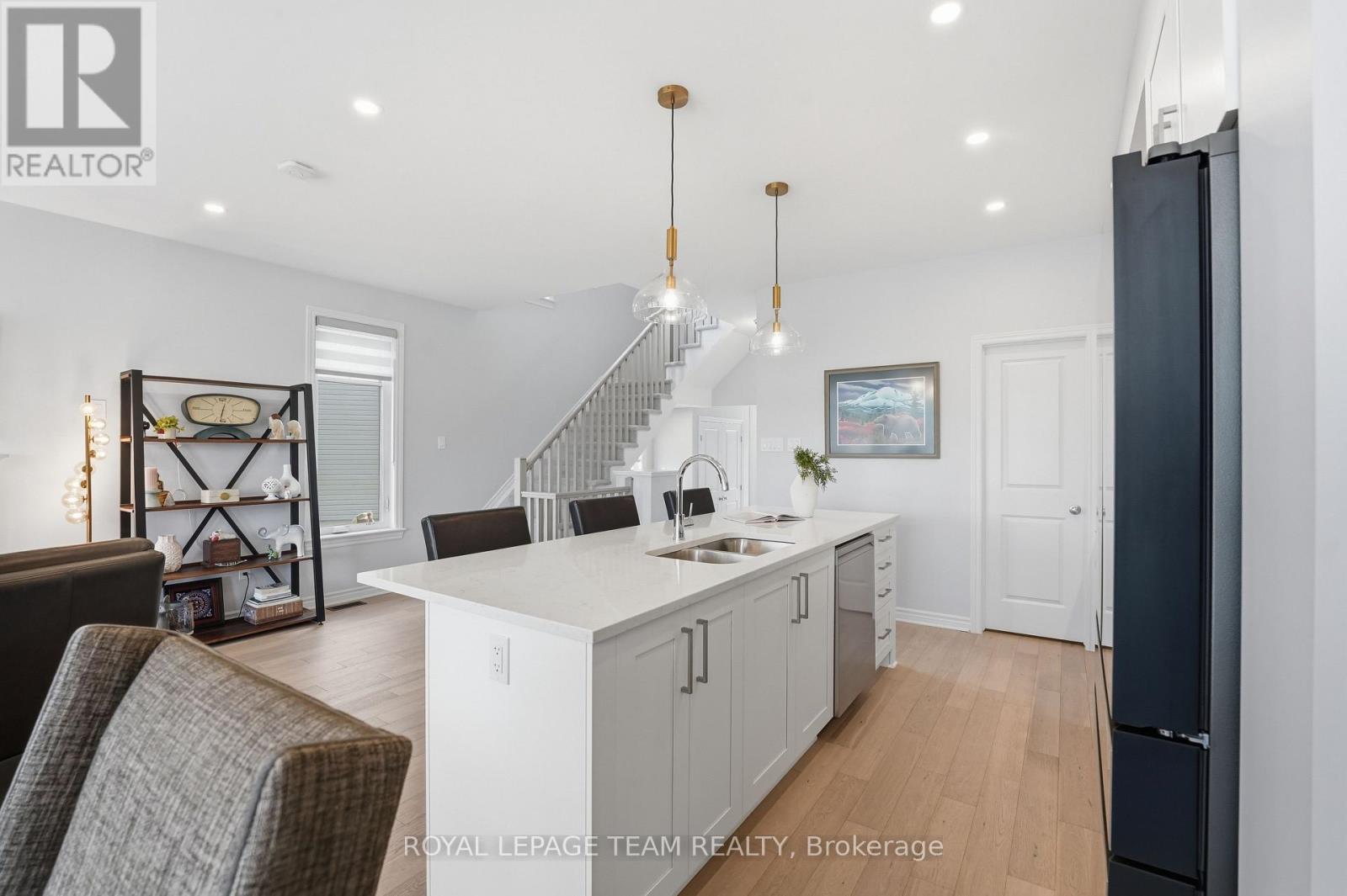 3 Bed, 3 Bath House for Sale in Ottawa – 715 MAVERICK CRESCENT, Ottawa – MLS# X13633216 - Image 12