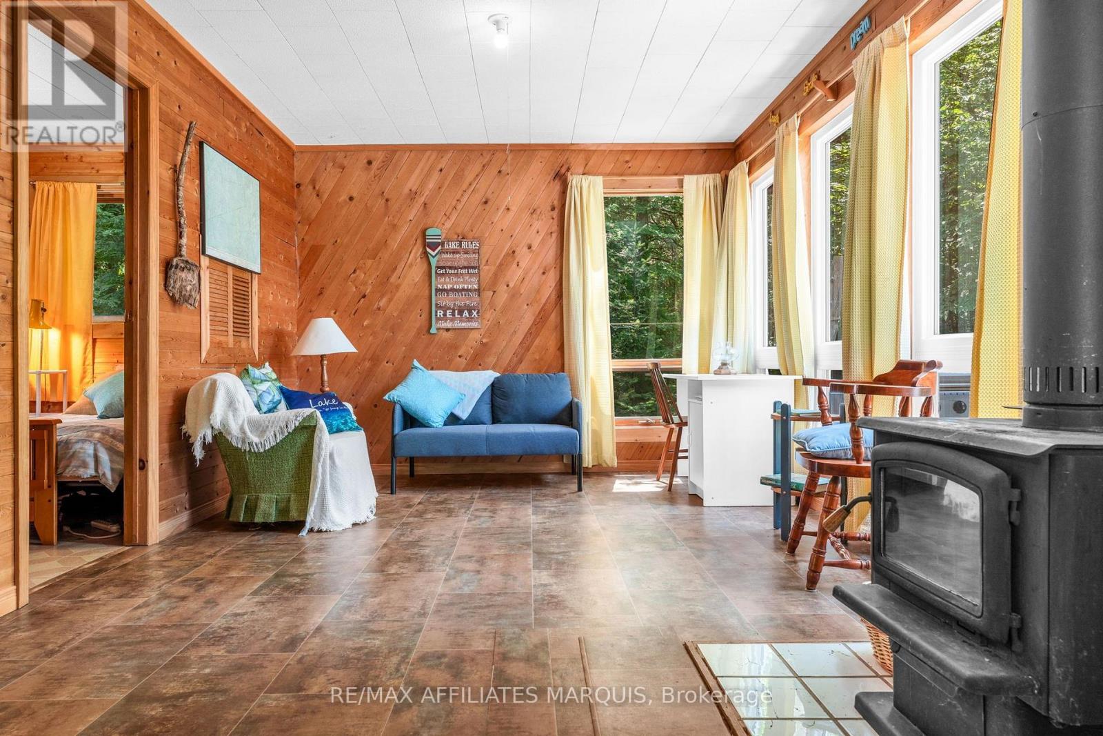 1015 PENYCK  LAKE LANE - Image 10
