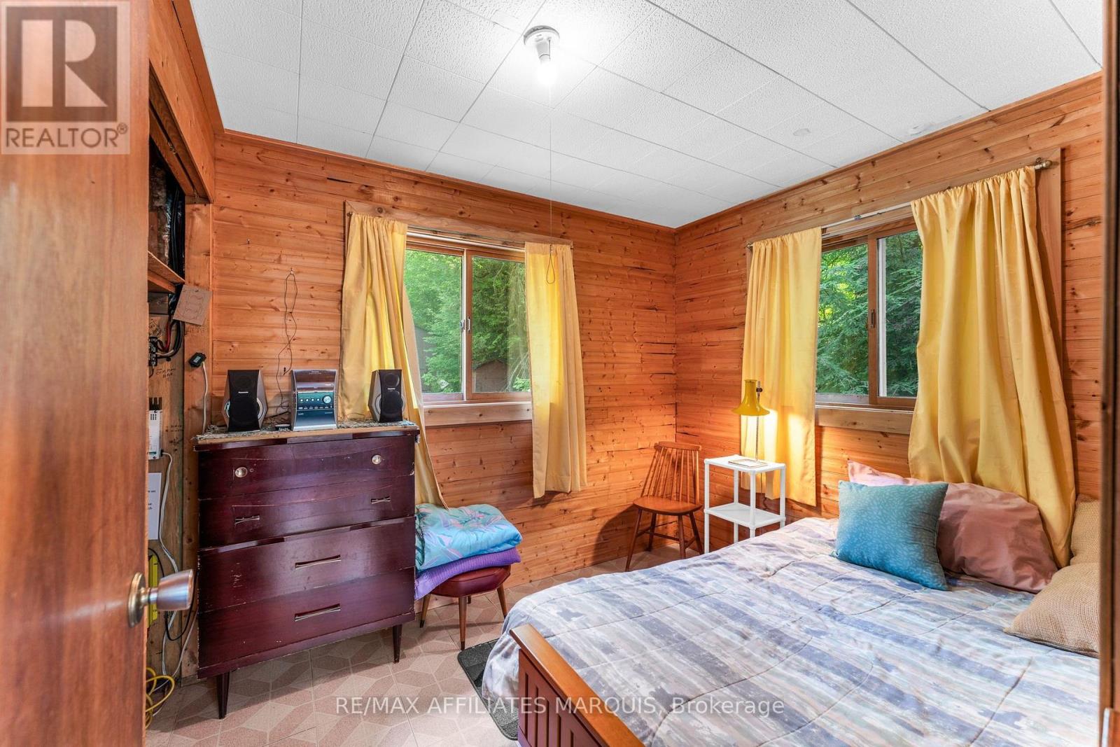 1015 PENYCK  LAKE LANE - Image 13