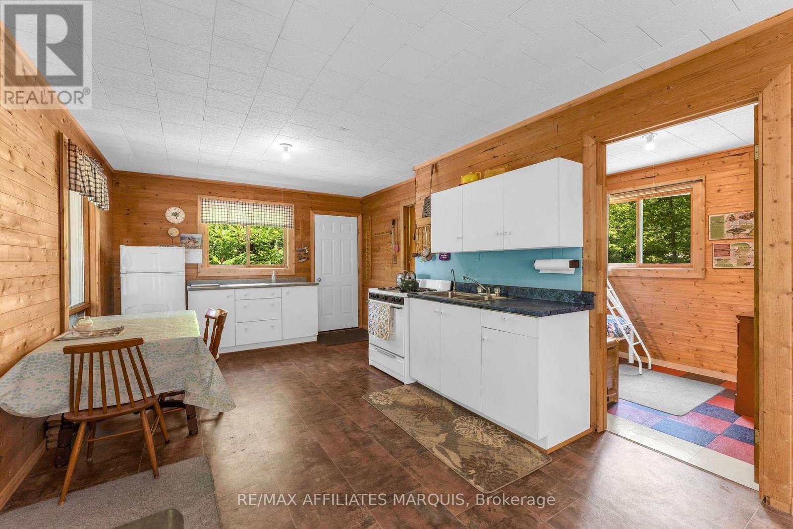 1015 PENYCK  LAKE LANE - Image 14