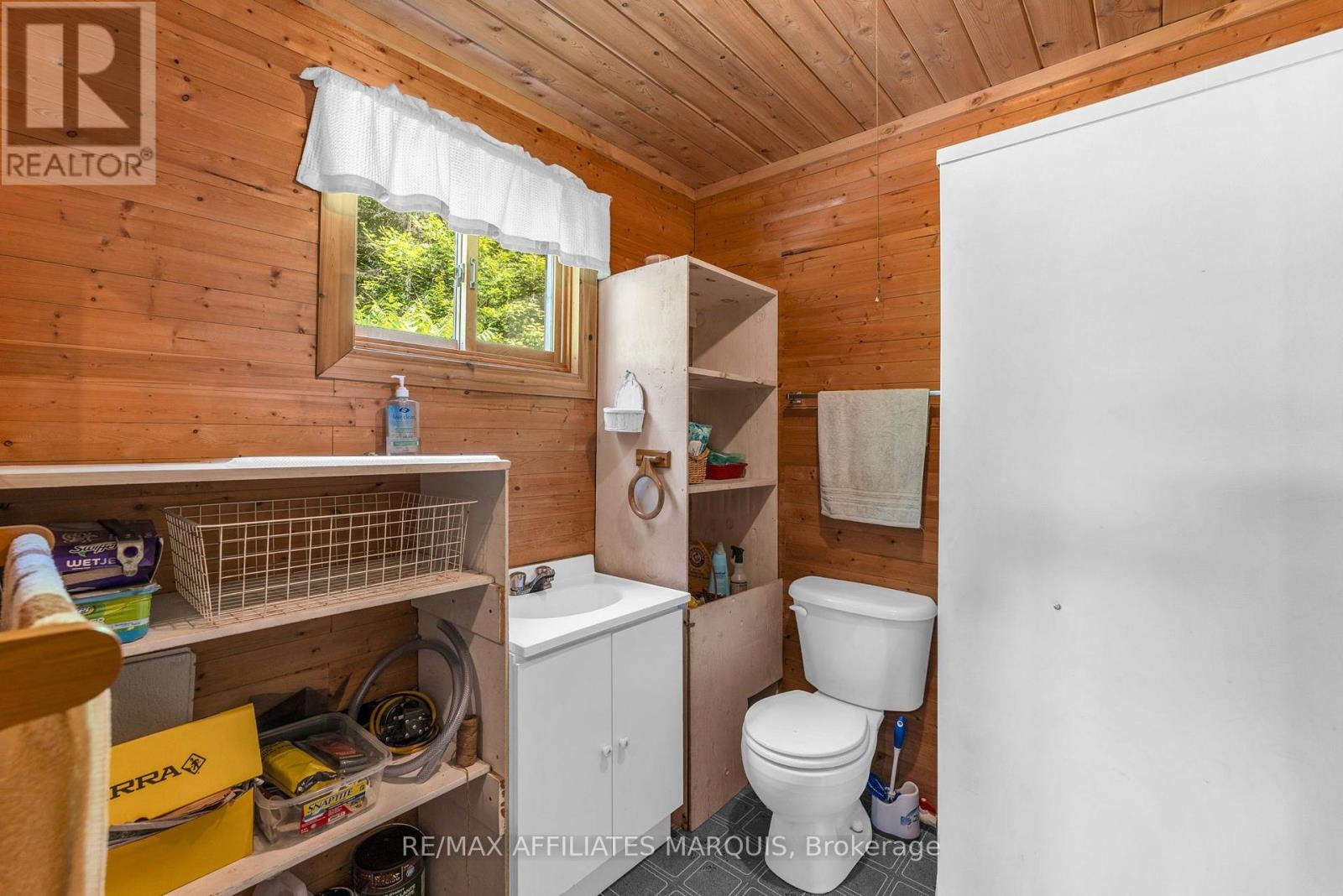 1015 PENYCK  LAKE LANE - Image 17
