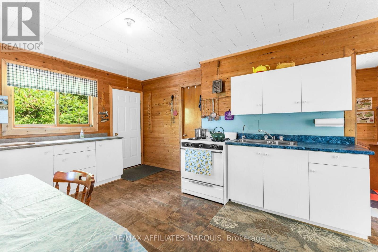 1015 PENYCK  LAKE LANE - Image 20