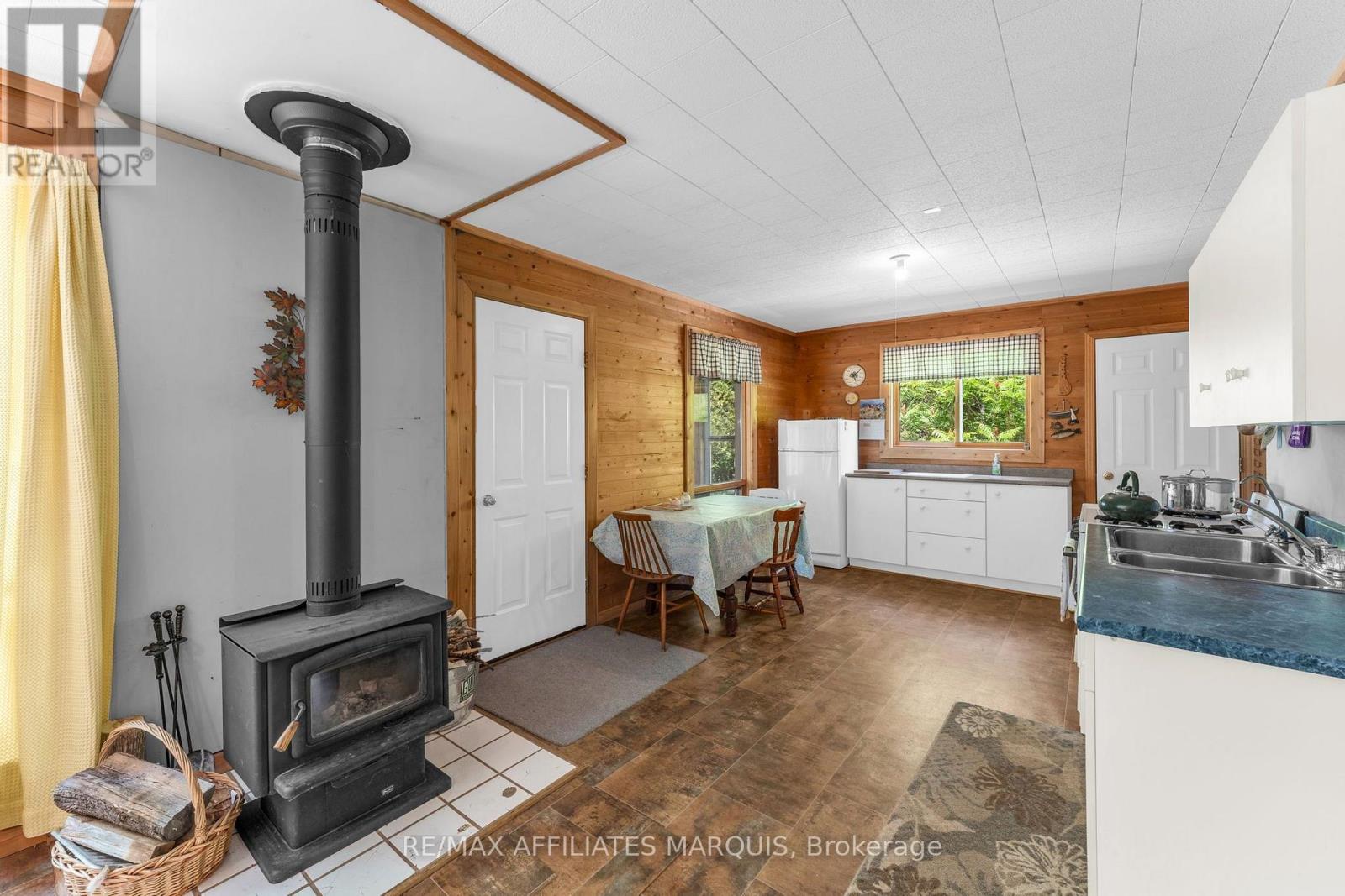 1015 PENYCK  LAKE LANE - Image 21