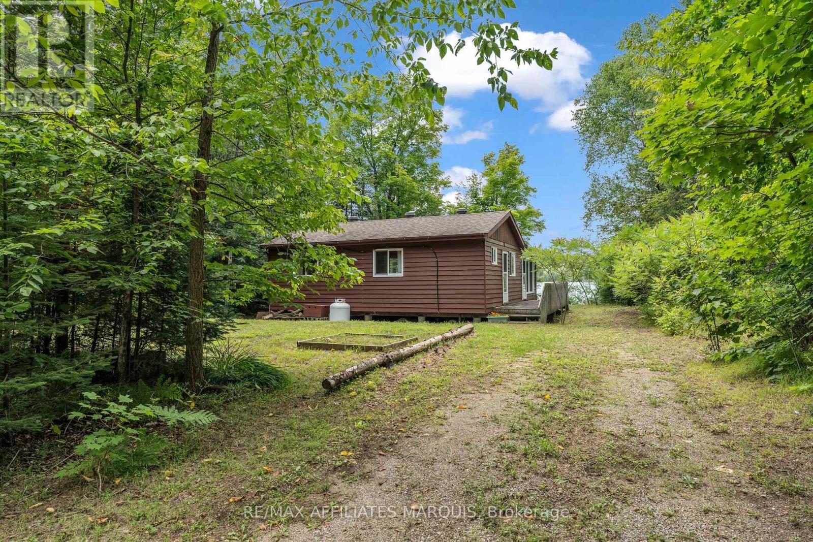 1015 PENYCK  LAKE LANE - Image 29