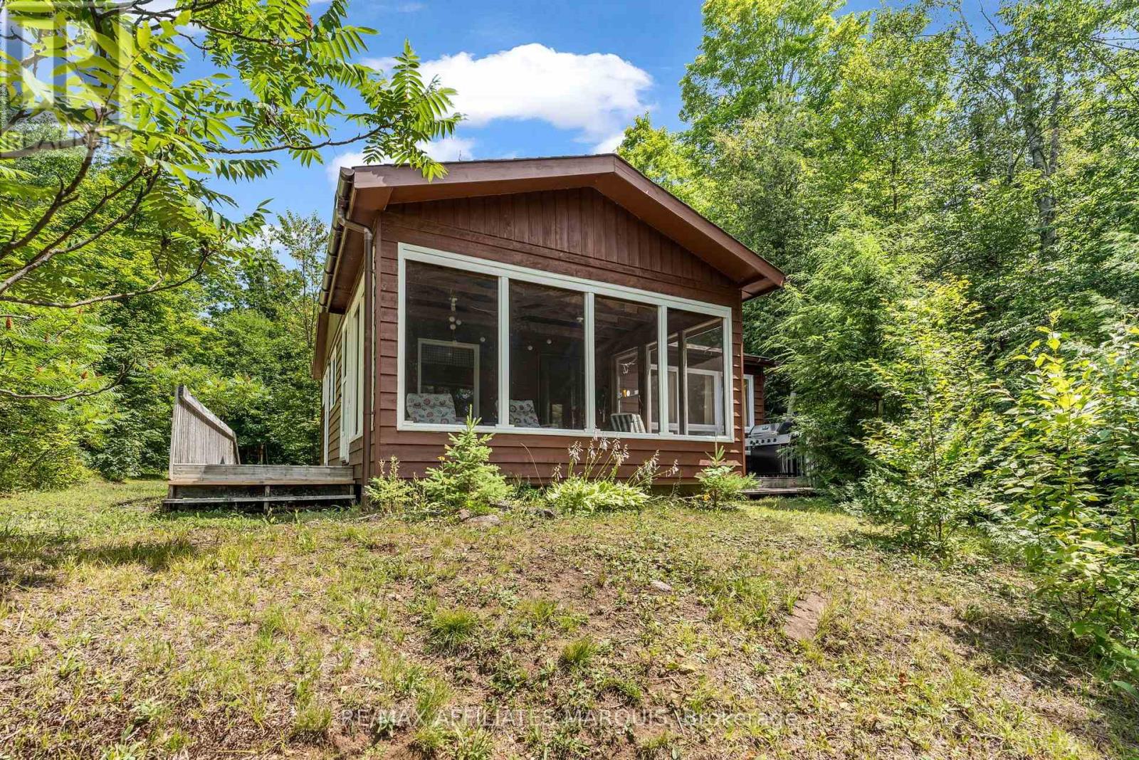1015 PENYCK  LAKE LANE - Image 30