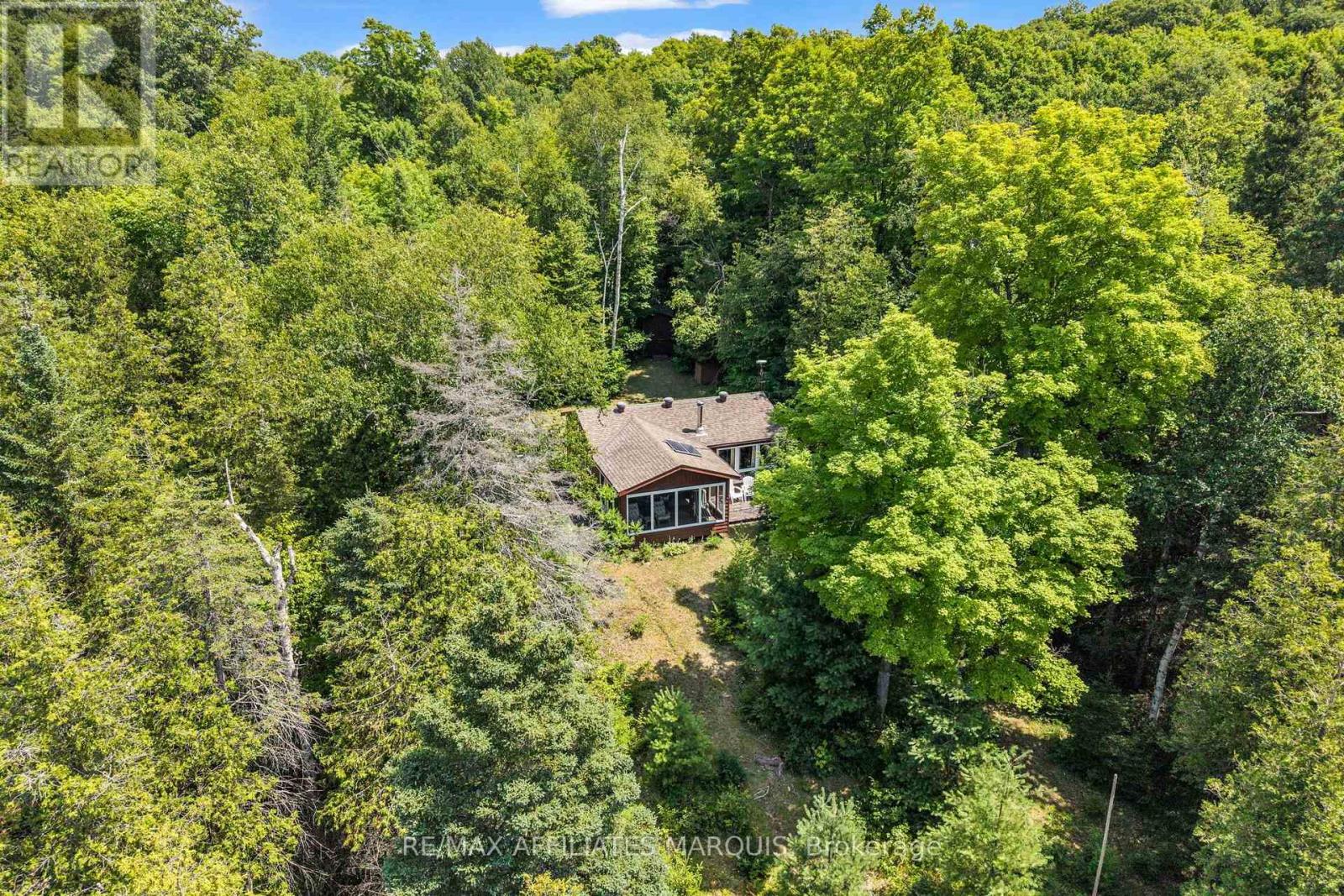 1015 PENYCK  LAKE LANE - Image 31