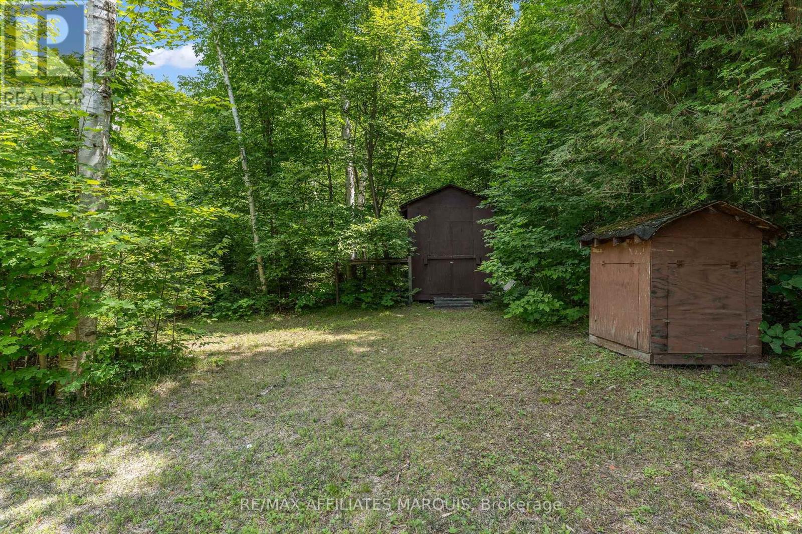 1015 PENYCK  LAKE LANE - Image 40