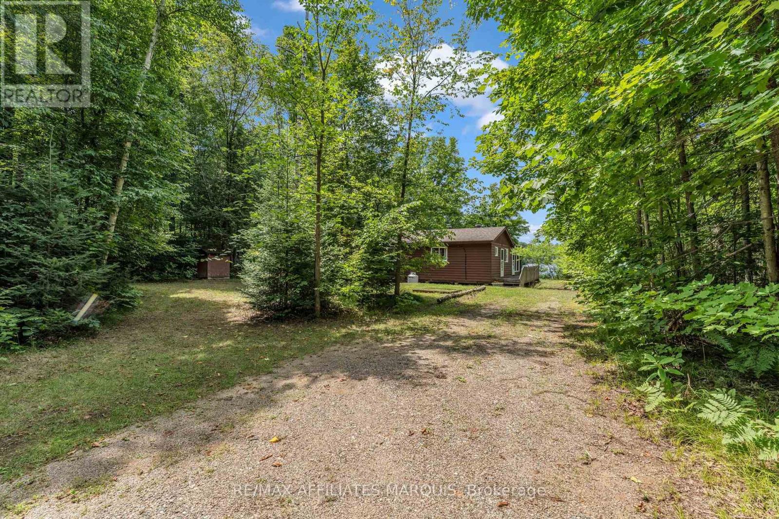 1015 PENYCK  LAKE LANE - Image 42