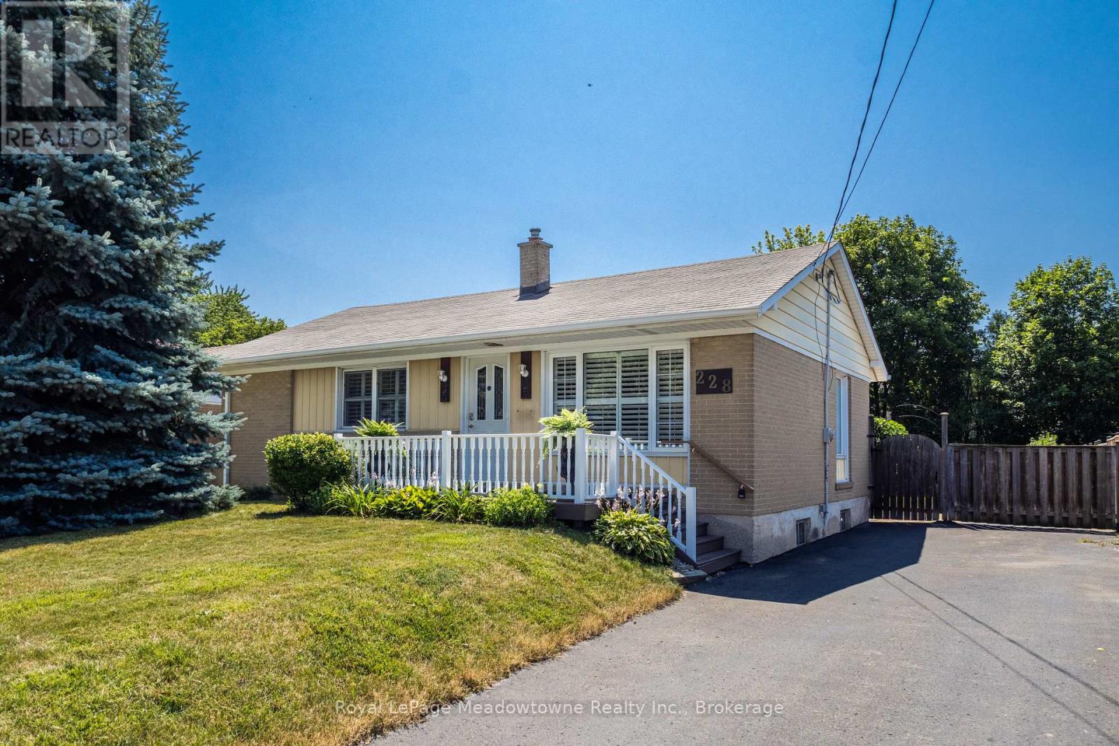 228 BELL STREET - 3