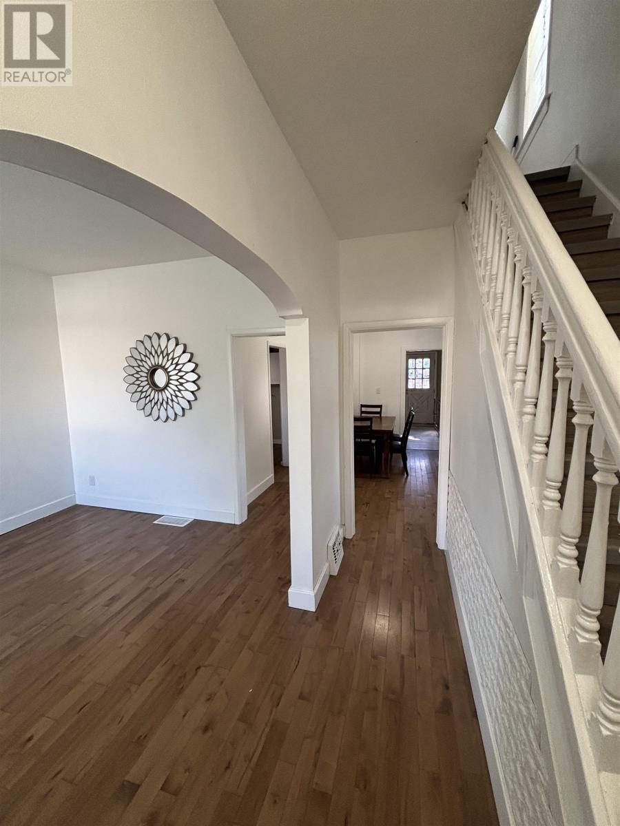 9 Ruttan St. - 2