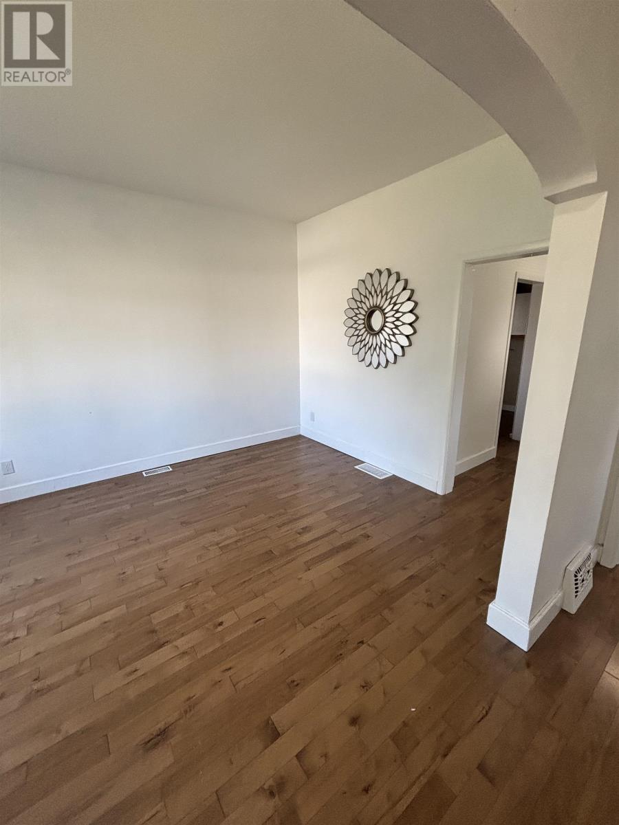 9 Ruttan St. - 3