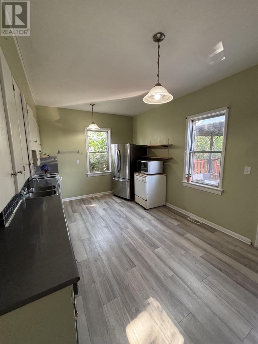 9 Ruttan St. - 9