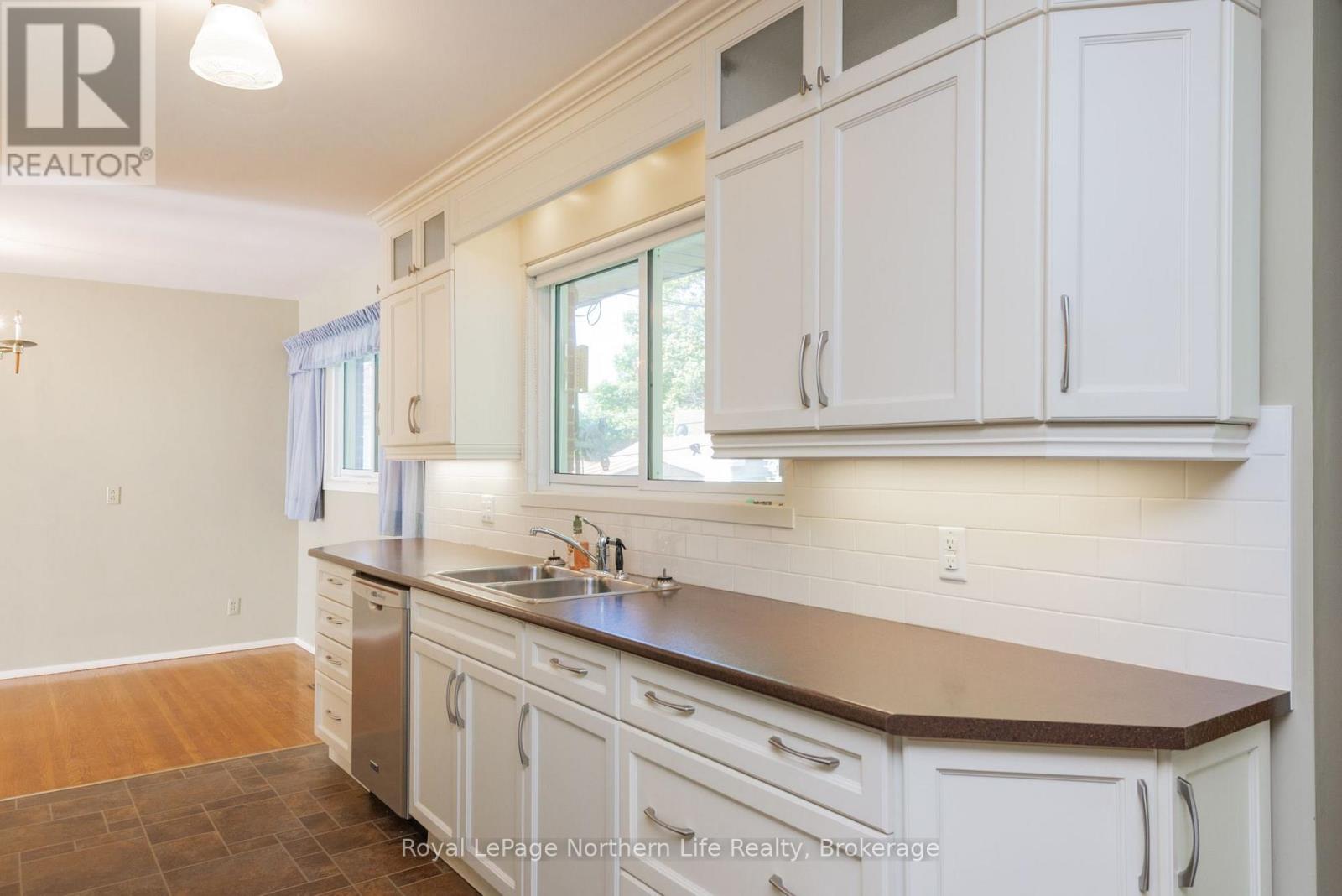 1319 CLARENCE STREET - Image 11