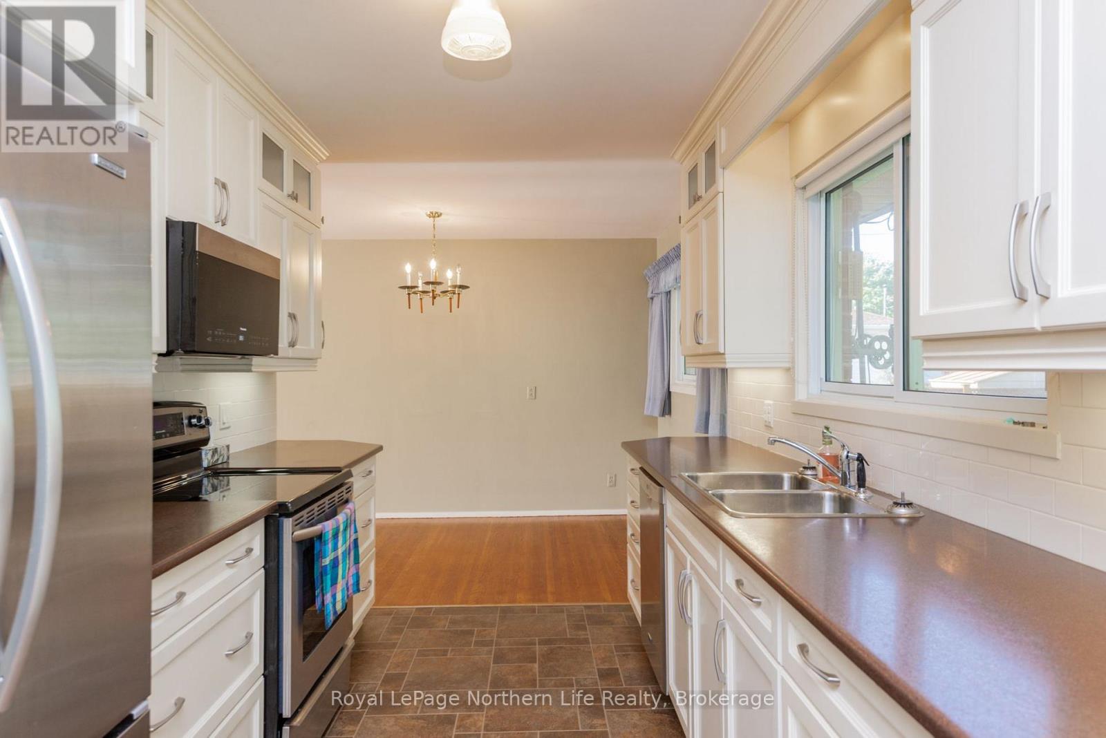 1319 CLARENCE STREET - Image 12