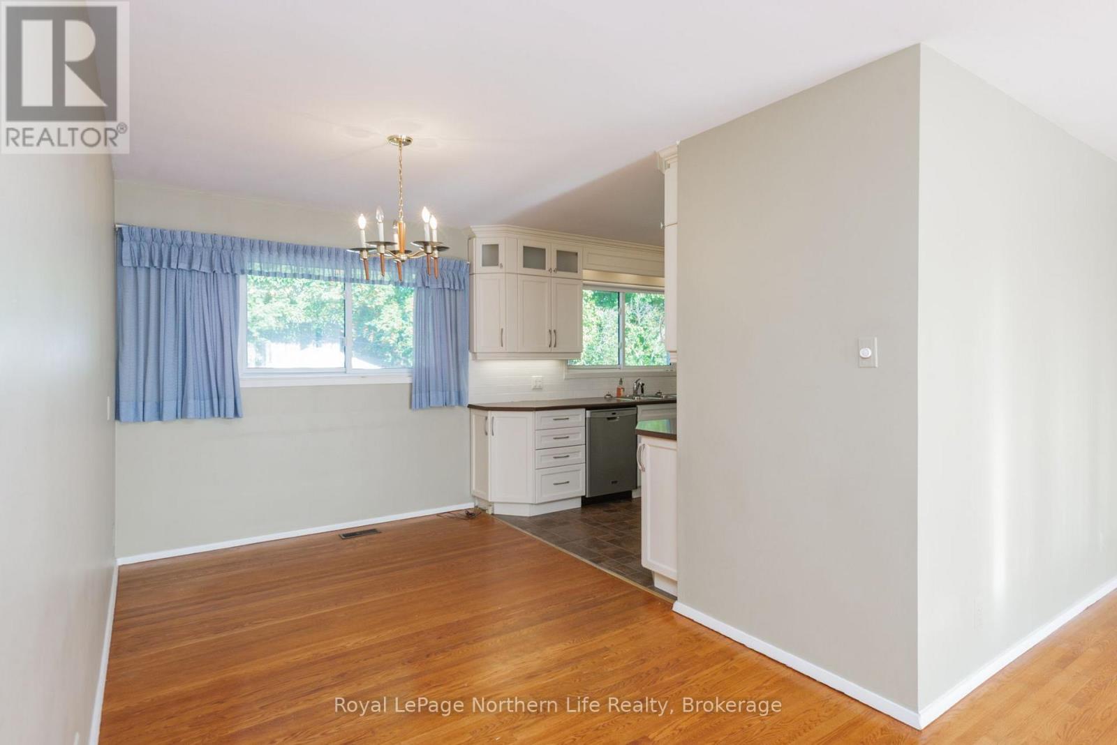 1319 CLARENCE STREET - Image 14
