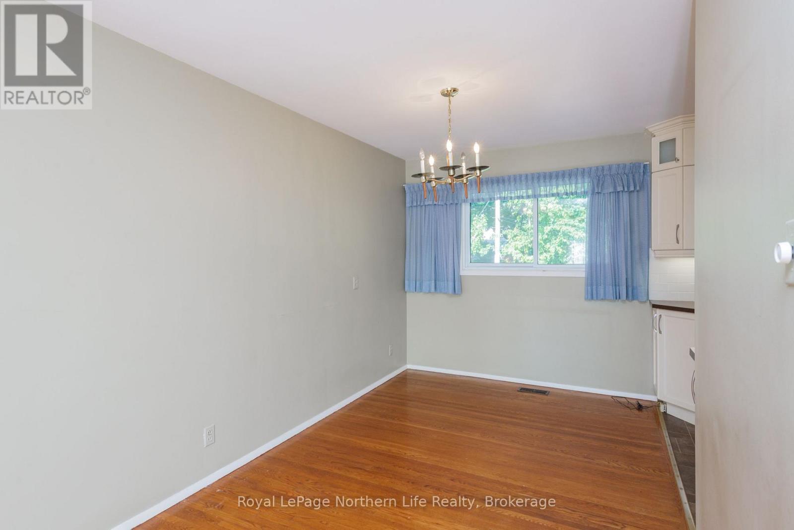 1319 CLARENCE STREET - Image 15