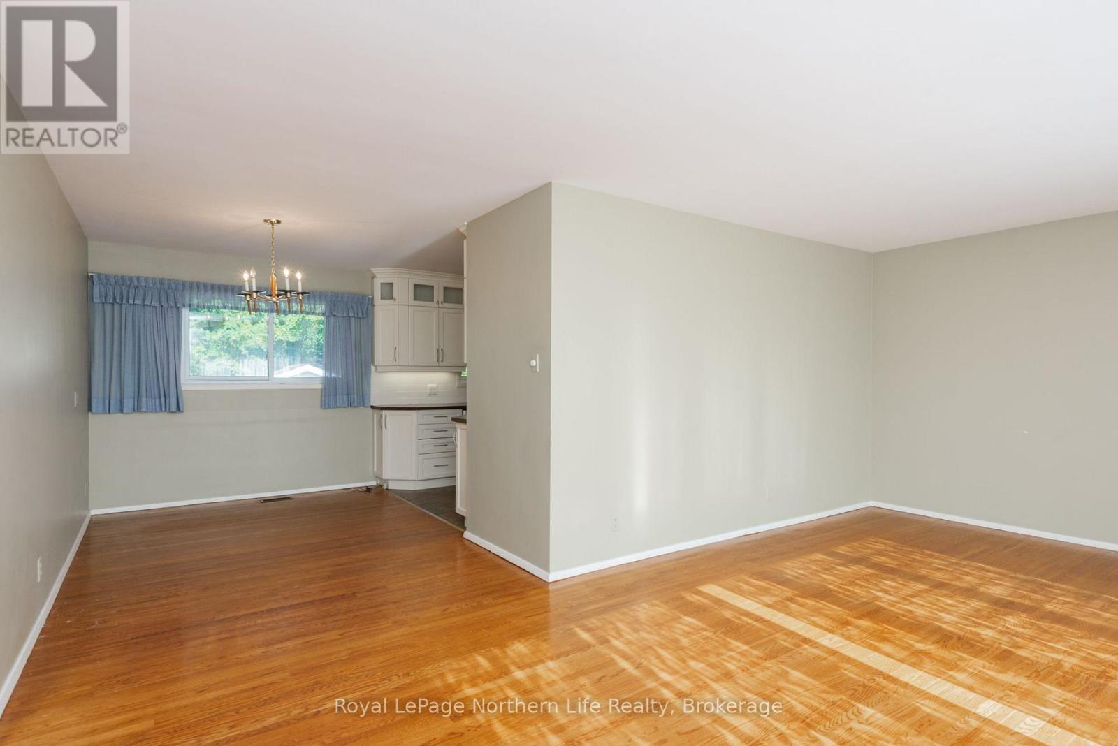 1319 CLARENCE STREET - Image 18