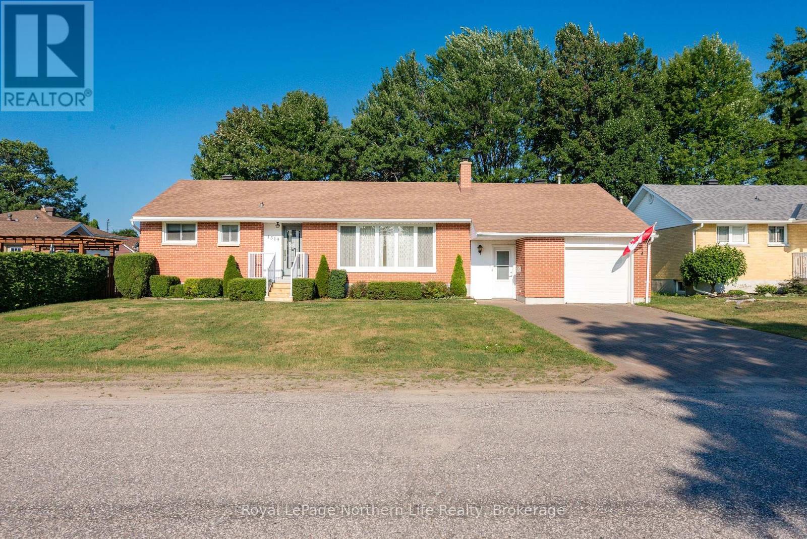 1319 CLARENCE STREET - 2