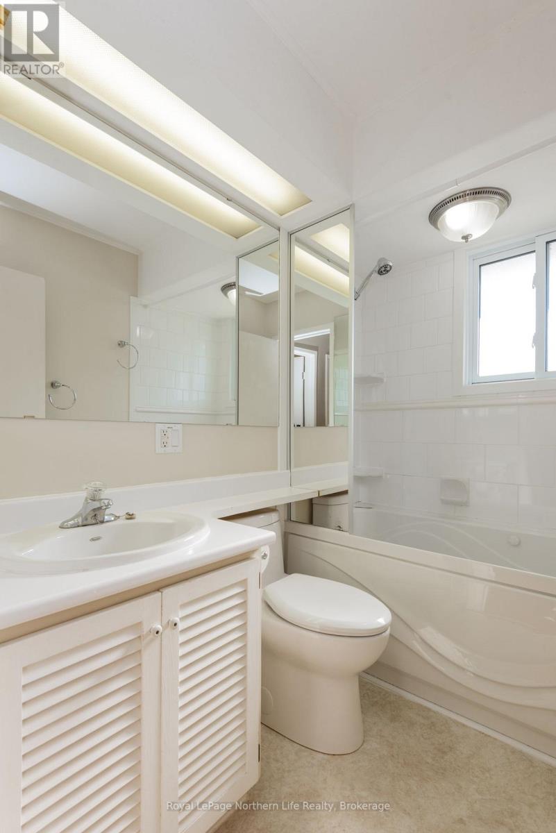 1319 CLARENCE STREET - Image 25