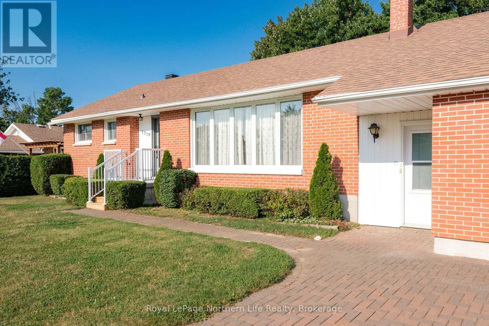 1319 CLARENCE STREET - Image 3