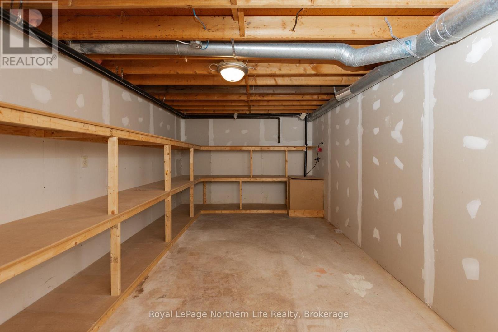 1319 CLARENCE STREET - Image 39