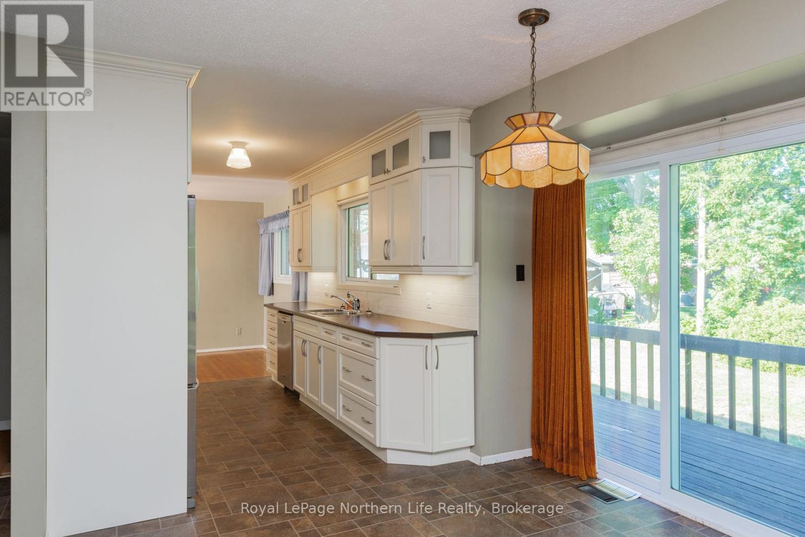 1319 CLARENCE STREET - Image 9
