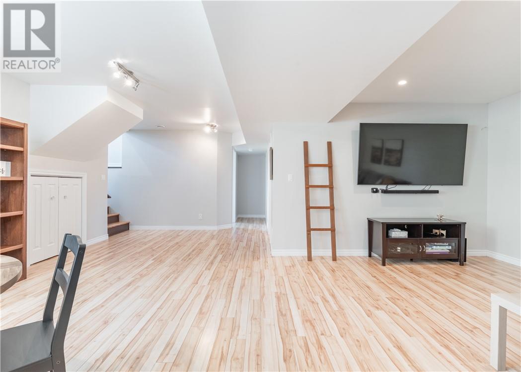 48 Seguin Street - 26
