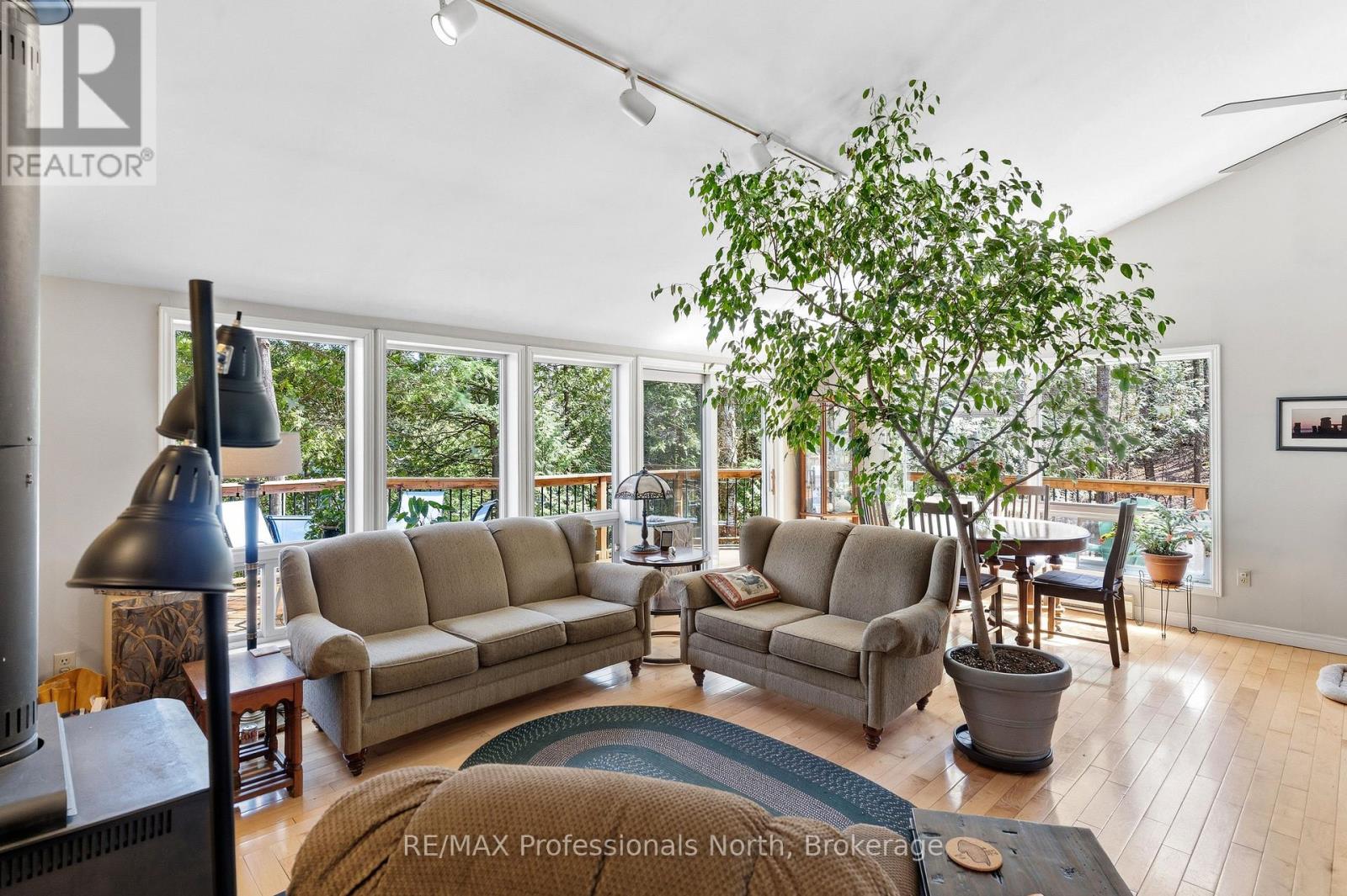 1048 ELK DRIVE - 23