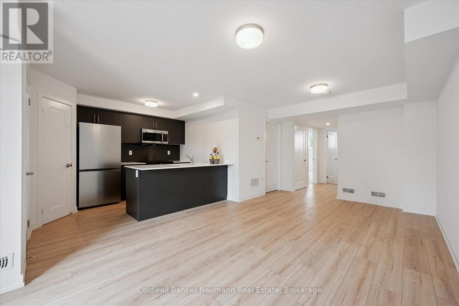#25 940 ST DAVID STREET N - 3