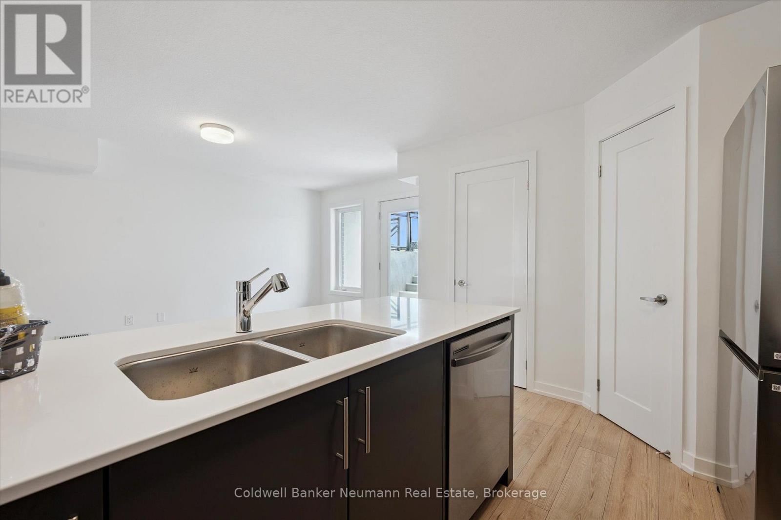 #25 940 ST DAVID STREET N - 5