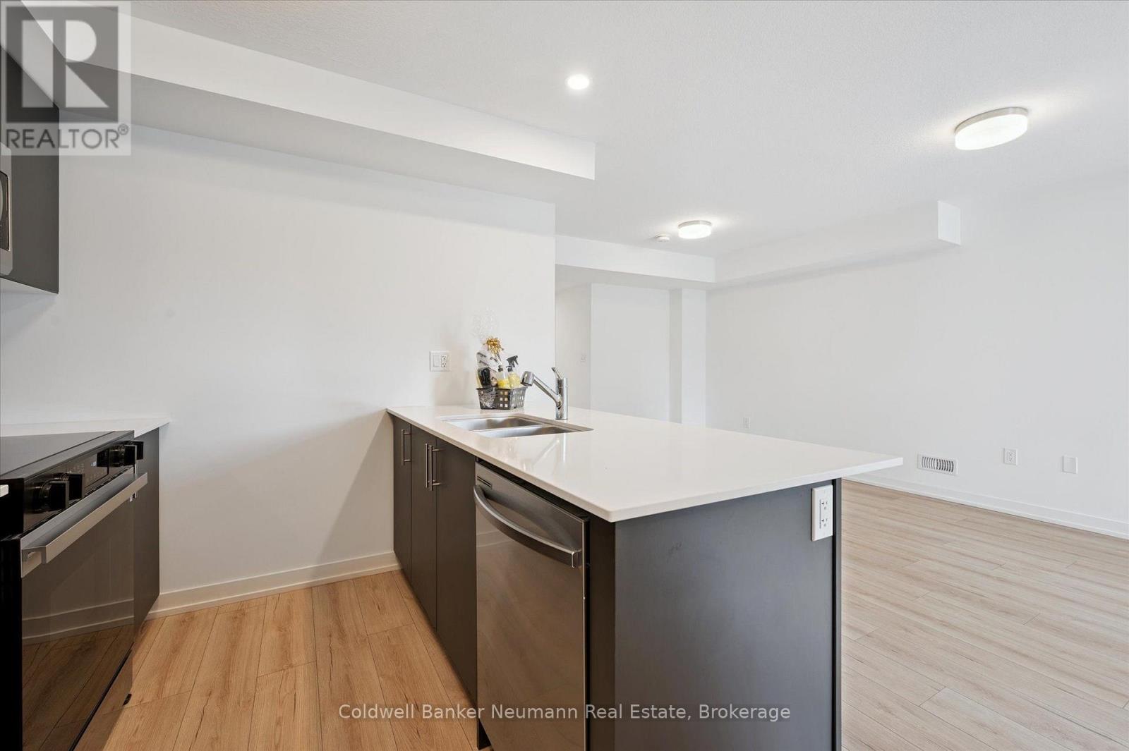 #25 940 ST DAVID STREET N - 6