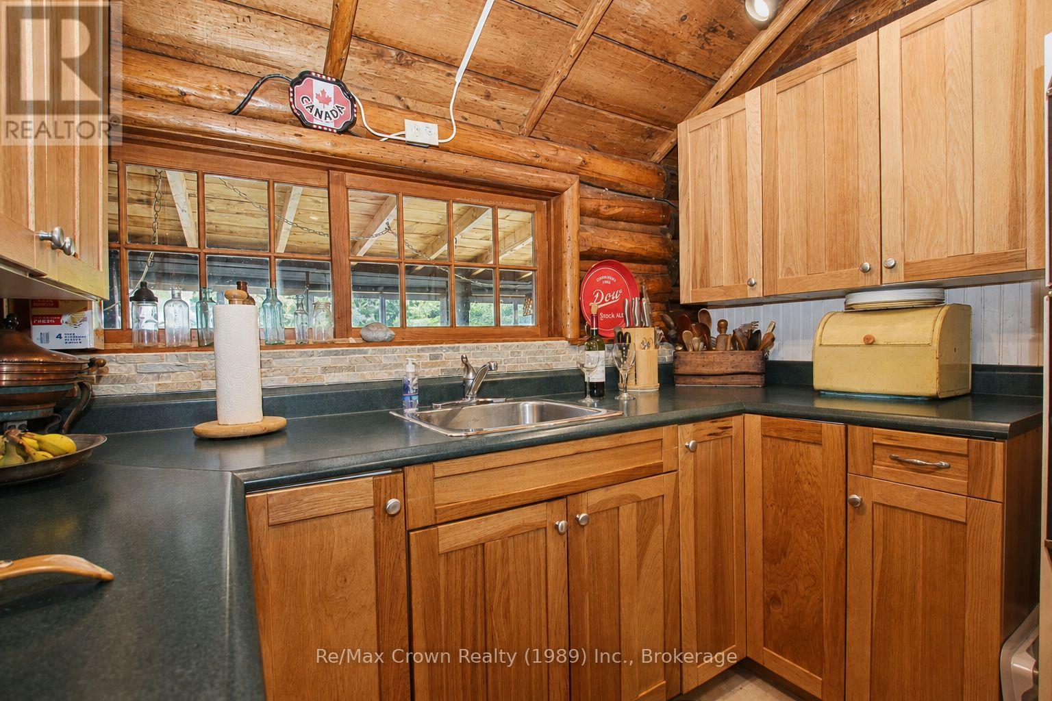 32 ARNOLD DRIVE - Image 15