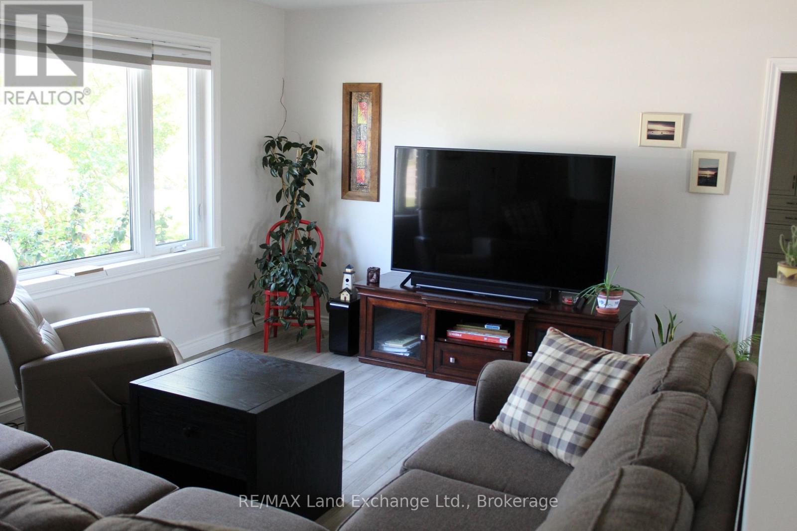 380 PRINCES STREET S - Image 7