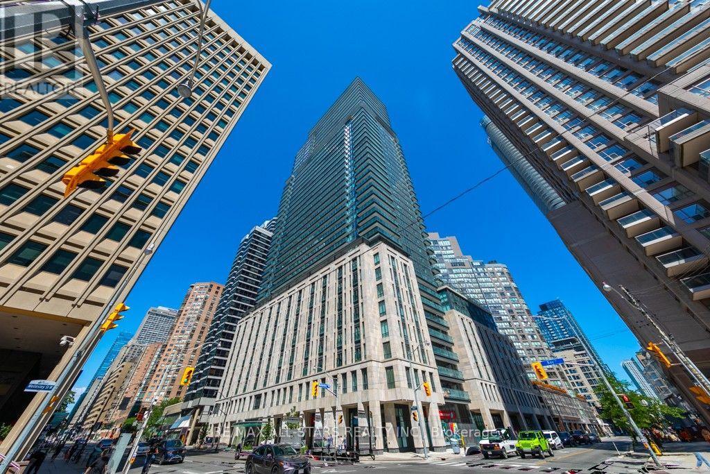 2102 - 955 BAY STREET