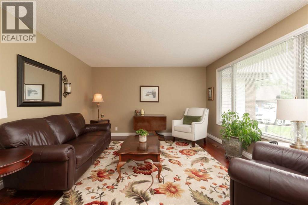 10 Seneca Place W - 3