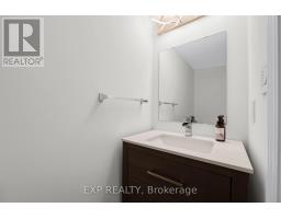 Bedroom 2 - 104 Gordon Circle, Newmarket, ON L3Y0C9 Photo 8