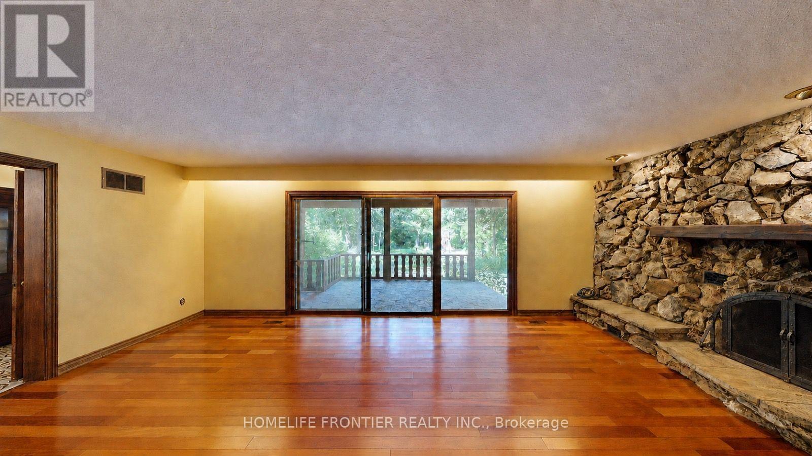 36 RIVERDALE DRIVE - 17