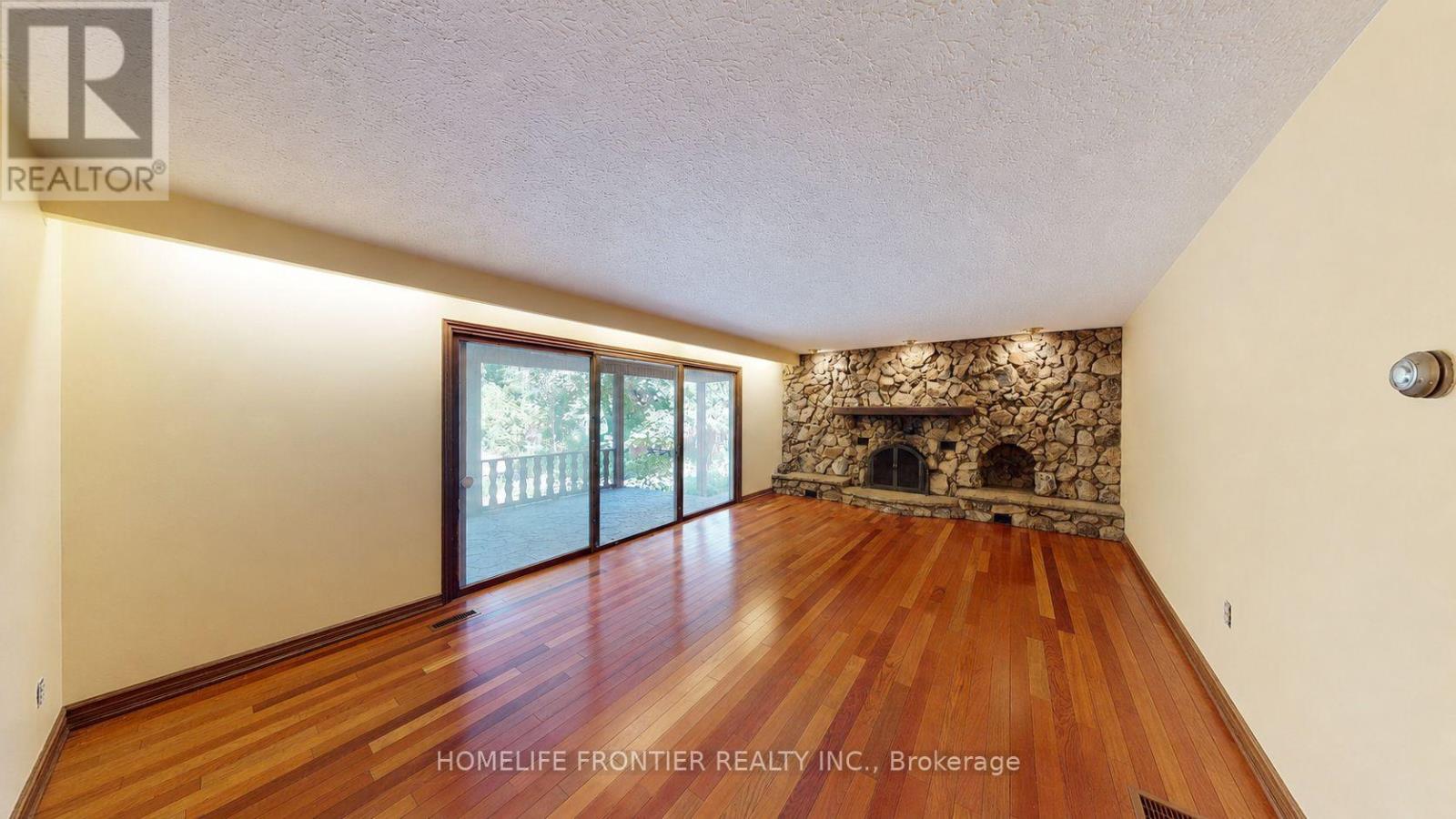 36 RIVERDALE DRIVE - 18